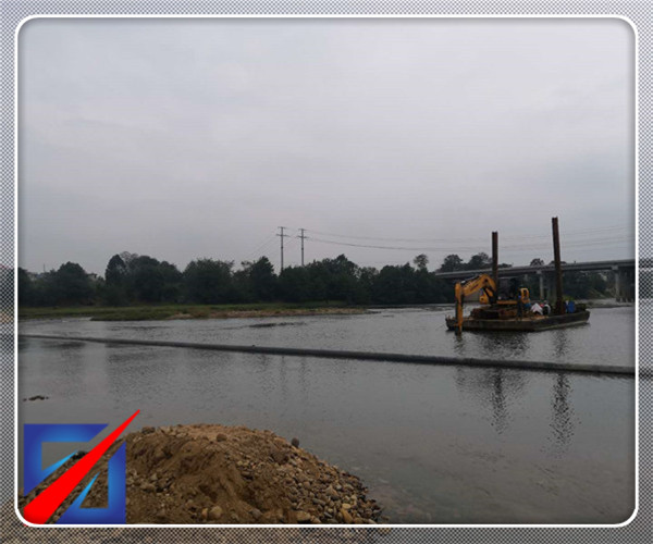 津南探访过河管道安装施工现场