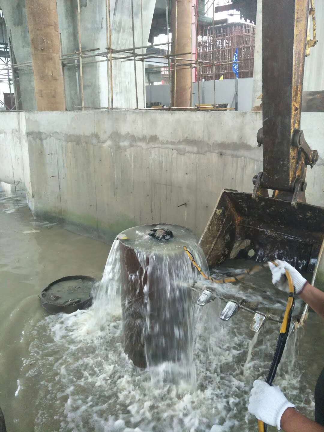 津南钢围堰清理，筑牢工程质量的 “安全堤”