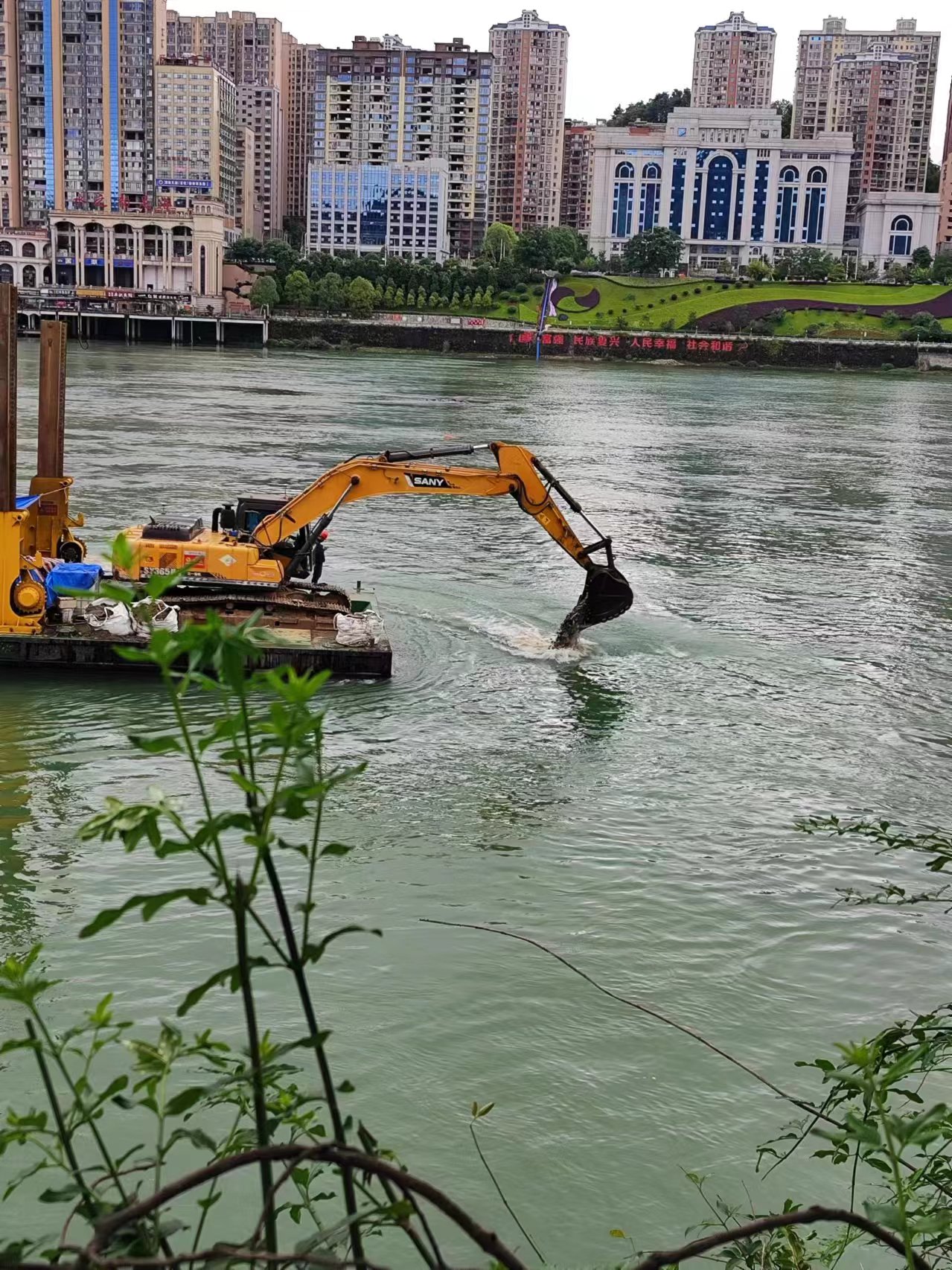 北辰揭秘水下沟槽开挖：如何突破复杂地质与水流阻碍