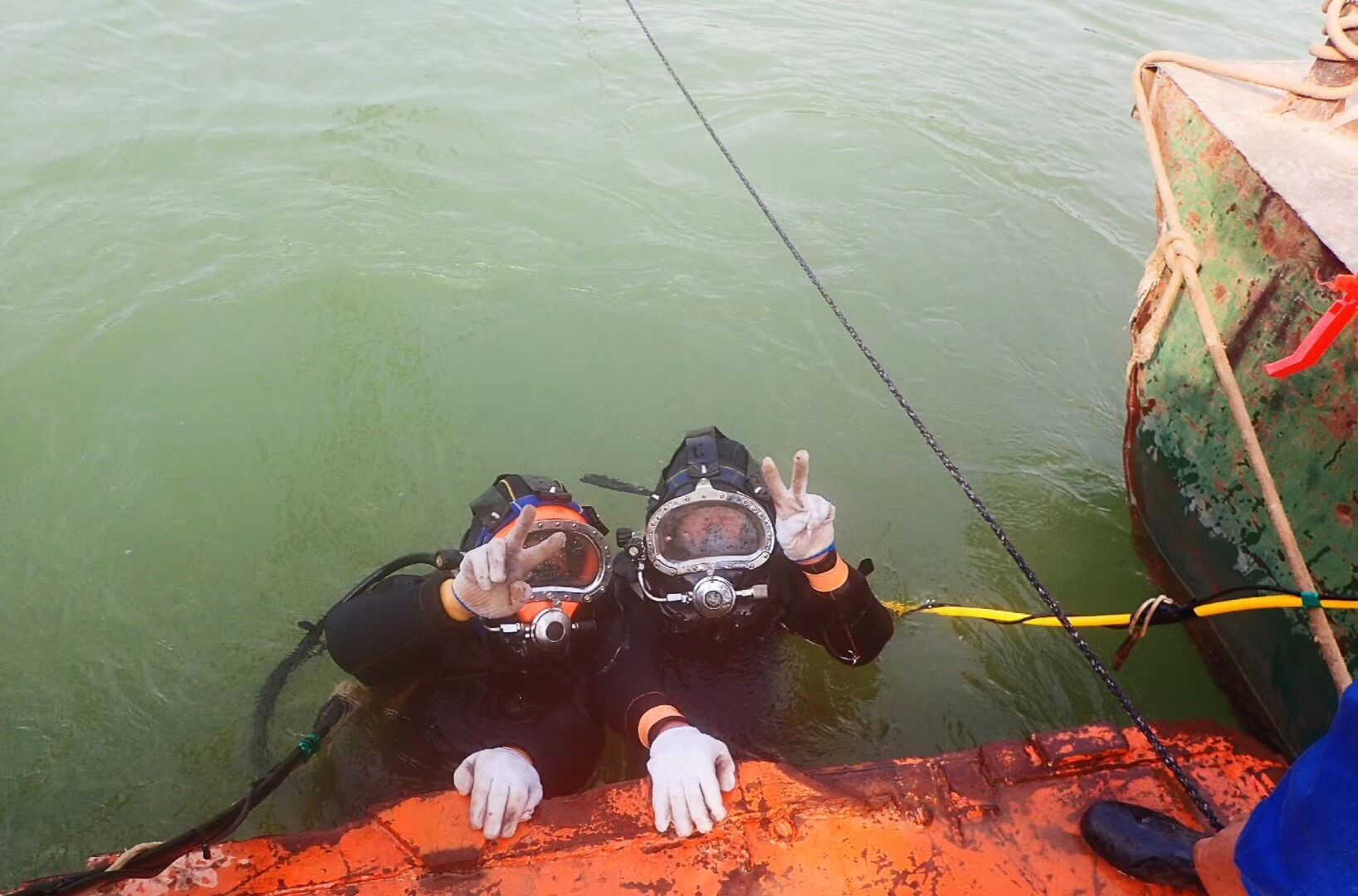 津南水下法兰安装铸就管道生命线