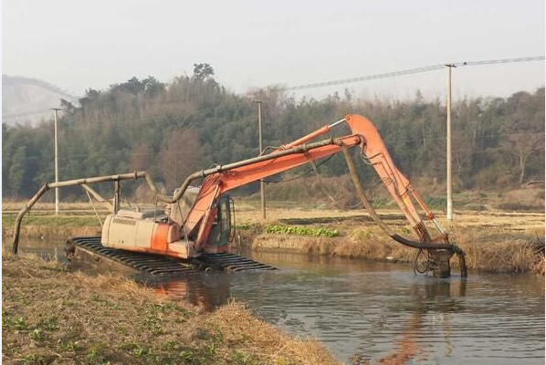 北辰清淤进行时：水下 “污垢” 一网打尽